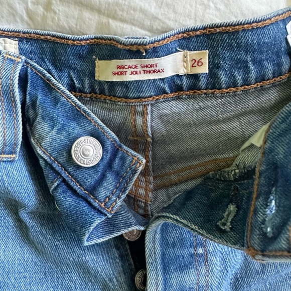 Levi’s Ribcage jeans. - Picture 2 of 3